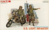 1 35 Dragon US light infantry with motorcycle.jpg