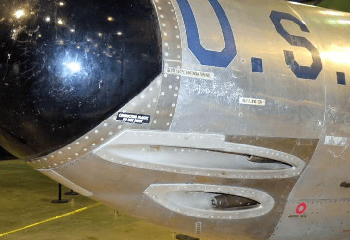 Lockheed F-94 Starfire -gun barrels in nose.png